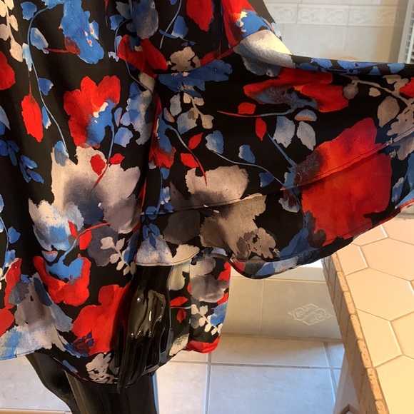 The Limited Collection - Picture 3 of 8